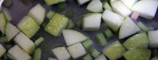 окрошка с ревенем и сибирскими ягодами. Шаг 3