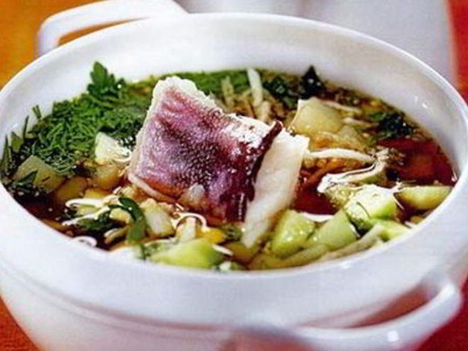 Рецепт окрошки с рыбой и огуречным рассолом