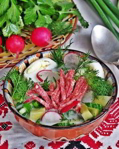 Окрошка с салями на йогурте
