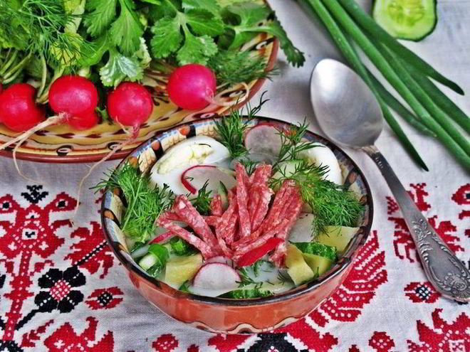 Рецепт окрошки с салями на йогурте