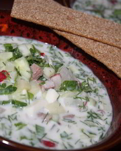 Весенняя окрошка с отварной говядиной на кефире и минералке