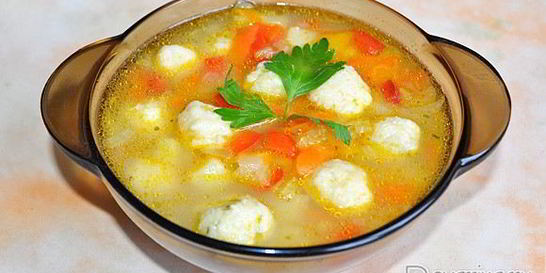 Овощной суп с сырными клецками-шариками