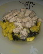 Бобовая похлебка с индейкой, ананасом и сельдереем