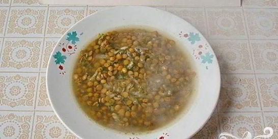 Чечевичная похлебка с сельдереем и шпинатом