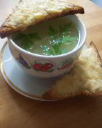 Чесночная похлебка с сырно-куриными тостами