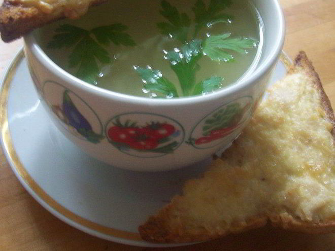 Рецепт чесночной похлебки с сырно-куриными тостами
