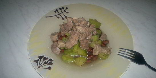 Фасолевая похлебка с бедром индейки и кабачком