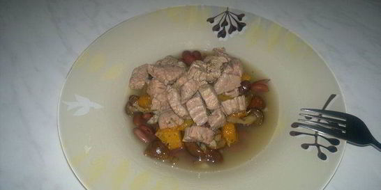 Фасолевая похлебка с говядиной, опятами и тыквой