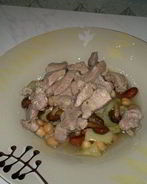 Фасолево-нутовая похлебка с перцем и грибами и с бедром индейки в чесноке и розмарине