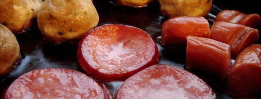 густая тыквенная похлебка с чечевицей, тефтелями и копчеными колбасками. Шаг 4