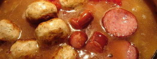 густая тыквенная похлебка с чечевицей, тефтелями и копчеными колбасками. Шаг 5