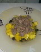 Похлебка из черной фасоли с корнем сельдерея и ананасом, говядина в насыщенном бульоне