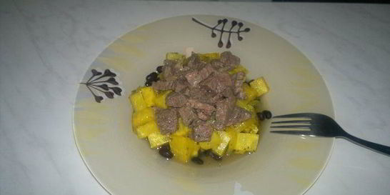 Похлебка из черной фасоли с корнем сельдерея и ананасом, говядина в насыщенном бульоне