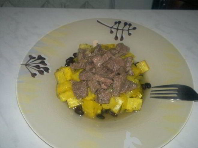 Рецепт похлебки из черной фасоли с корнем сельдерея и ананасом, говядина в насыщенном бульоне