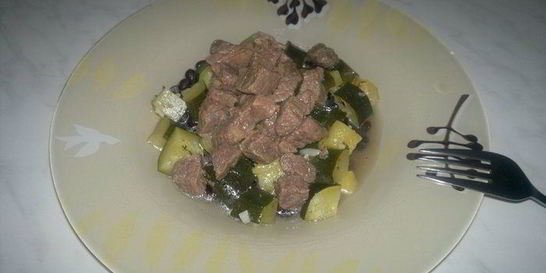 Похлебка с черными бобами и мясом черного бычка