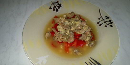 Похлебка с куриными желудками и бедром индейки со сладким перцем