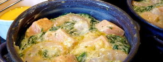 похлебка с семгой и шпинатом под домашним слоеным тестом очарована, околдована. Шаг 16