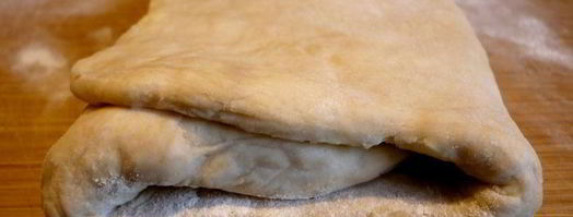 похлебка с семгой и шпинатом под домашним слоеным тестом очарована, околдована. Шаг 4