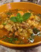 Шорба по-алжирски — густая похлебка с араниной, курицей, нутом, овощами и специями