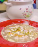 Рассольник с курицей и сыром в горшочке