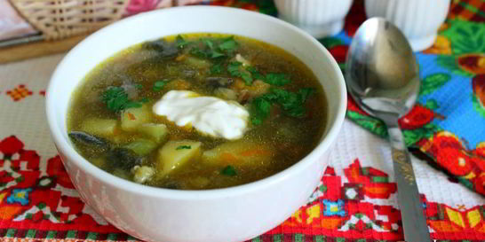 Рассольник с лесными грибами в мультиварке