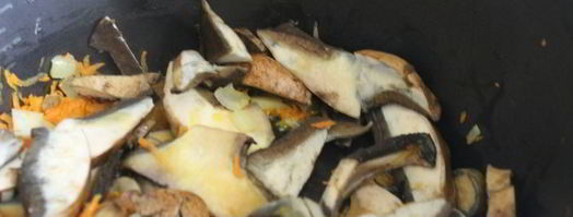 рассольник с лесными грибами в мультиварке. Шаг 3