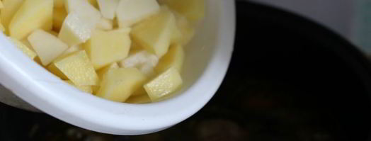 рассольник с лесными грибами в мультиварке. Шаг 7