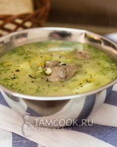 Рассольник с перловкой и солеными огурцами на баранине