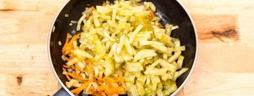 рассольник с перловкой и солеными огурцами на баранине. Шаг 12