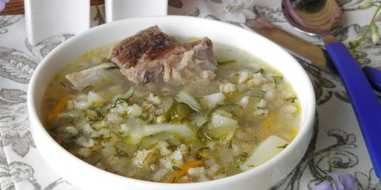 Рассольник с перловкой и солеными огурцами