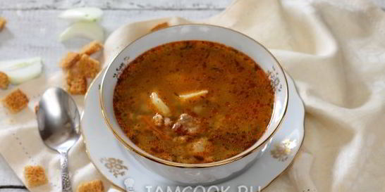 Рассольник с перловкой в мультиварке