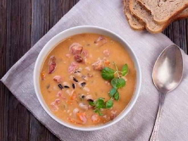 Рецепт сытного рассольника с фасолью и беконом