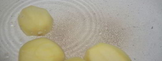 ароматные щи с варено-копченой грудинкой и кислым яблоком. Шаг 3