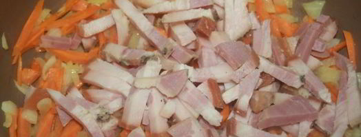 ароматные щи с варено-копченой грудинкой и кислым яблоком. Шаг 4