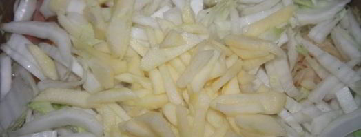 ароматные щи с варено-копченой грудинкой и кислым яблоком. Шаг 6