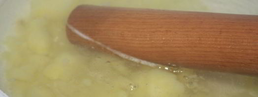 ароматные щи с варено-копченой грудинкой и кислым яблоком. Шаг 8