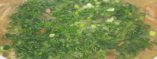 ароматные щи с варено-копченой грудинкой и кислым яблоком. Шаг 10