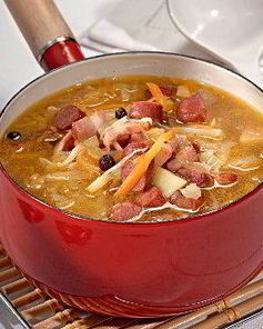 Кислые щи с копченостями