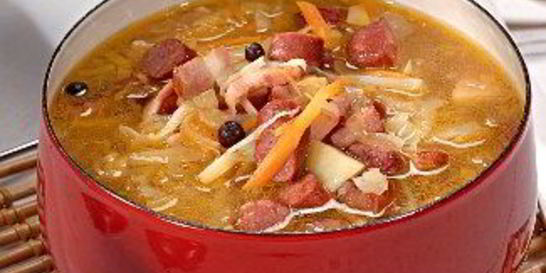 Кислые щи с копченостями