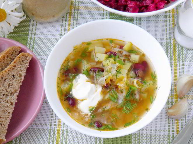 Рецепт постных щей с фасолью, консервированной и капустой