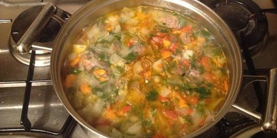 Щи из свежей капусты с фрикадельками