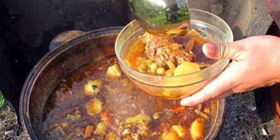 Шурпа из баранины в казане