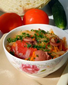 Солянка из капусты с сосисками в мультиварке