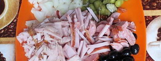 солянка сборная в мультиварке. Шаг 6