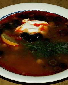 Солянка со свиными ребрышками