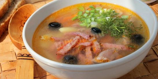 Солянка в мультиварке с картошкой