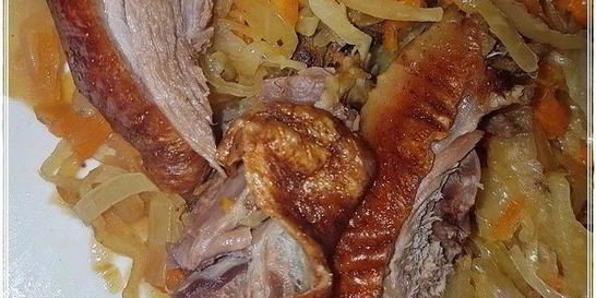 Утка с капустой