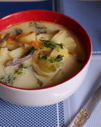 Суп из говяжьего сердца с маринованными огурцами и домашней сметаной