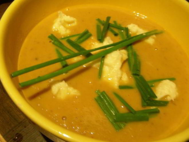 Рецепт нежного крема-супа из каштанов с красным вином и пюре из сельдерея