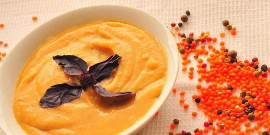 Пряный чечевичный суп-пюре с сыром Джюгас